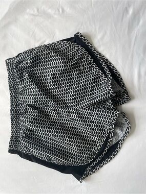 Nike Black & White Wave Print Women’s Shorts